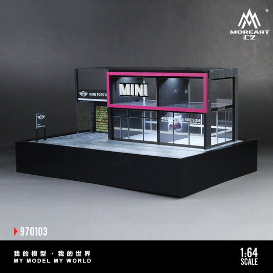 Pre-Order bis 13.09.2025 - MoreArt - MINI Automobile Exhibition Hall Diorama mit Beleuchtung - MO970103