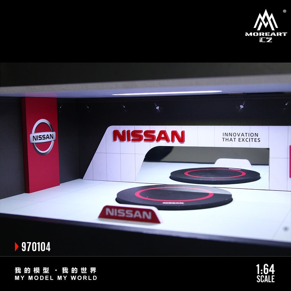 MoreArt - Pre-Order - Nissan Rotating Exhibition Diorama mit Beleuchtung