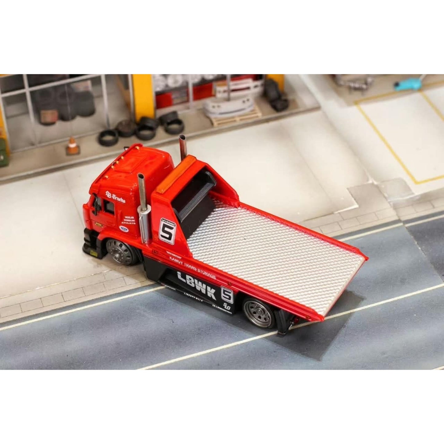 StreetWeapon - Pre-Order - LBWK Kamaz Tow Truck, red - STW64-KAM-RED