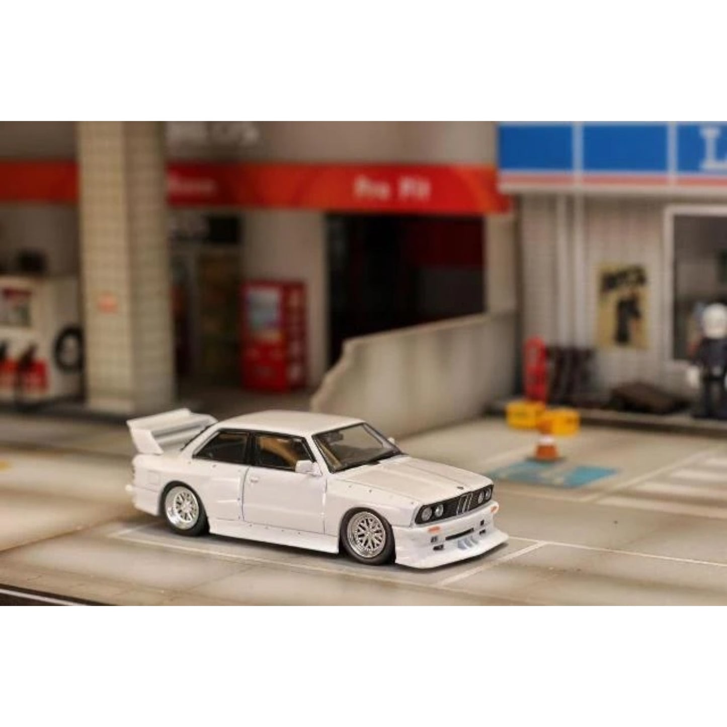 StreetWeapon - Pre-Order - BMW E30, white - STW237